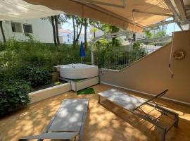 Casa Roberta con favolosa terrazza privata, дом для отпуска в Каорле
