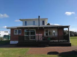 Besties West Auckland, holiday home in Kumeu