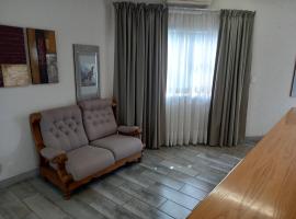 Nite Owl B&B, sewaan penginapan di Koster