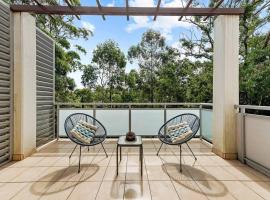 cosy Chatswood retreat, conventience location, hotel with parking in Sydney