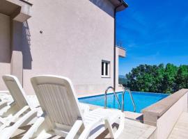 Villa Manuela - Deluxe Rooms with Sea View and Swimming pool，奧帕蒂亞的家庭旅館