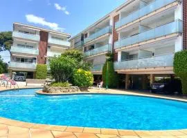 Precioso apartamento con piscina