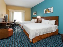 Fairfield Inn & Suites Des Moines West, hotel na may pool sa West Des Moines