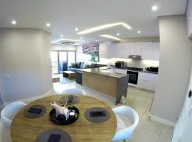 Stylish Sea View Apartment in Santorini Estate.