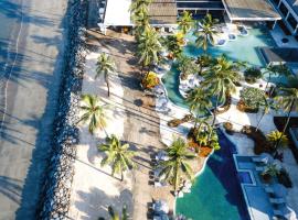 Sheraton Fiji Golf & Beach Resort, hotel cerca de Puerto deportivo Port Denarau, Denarau