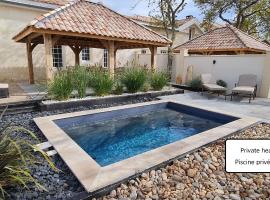 Dom Peyreton Prestige cottages set in a charming wine property, hotel in Villegouge