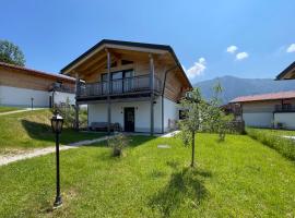 Chalet Charivari Inzell mit Whirlpool, Sauna & Garten, apartmanház Inzellben