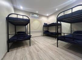 Hakimdom Hostel، فندق بالقرب من لوكليزر مول، الرياض