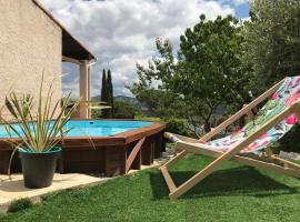 Villa Cléa, belle propriété provençale, jardin, piscine, au calme, hotel em Carnoux