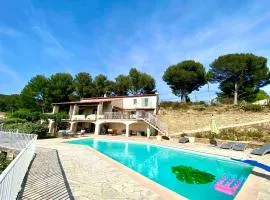 Magnifique villa vue mer 400 m2 à La Ciotat avec terrain tennis et piscine privés