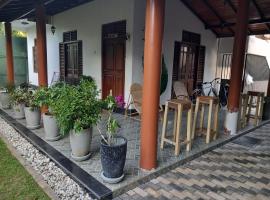 Serendip Villa&Home Stay Talalla Sri Lanka, отель с парковкой в городе Матара
