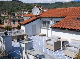 Mansarda con terrazza a Diano, hotel med parkering i Diano Castello