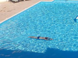 Spacious contemporary apartment, hotel golf di Pissouri