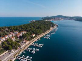 Exclusive Apartments Milahomes by the sea, boot mooring and private parking, spa hotel in Mali Lošinj