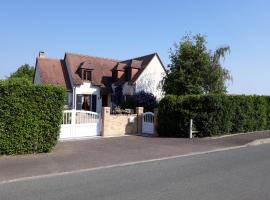 Thérouanne en Berry, hotel with parking in Plaimpied-Givaudins