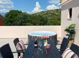 Apartman Nina، فندق في بوسيدارجي