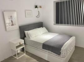 Apartamento moderno y centrico, hotel with parking in Villanueva de la Cañada