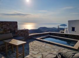 Petrias Pool House, Ferienunterkunft in Serifos Chora