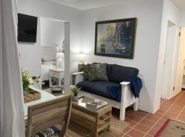 Bougain Villa Studio 1, apartment in Paternoster