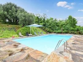 Beautiful Home In V Euganeo With Outdoor Swimming Pool, Wifi And 2 Bedrooms: Boccon'da bir otoparklı otel