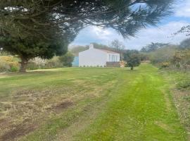 Plage à 100 m, 2 kms du port, villa en Île d'Yeu