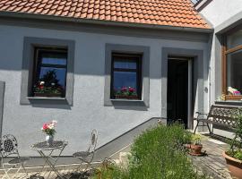 Apartmán U jezírka, appartement in Velké Přílepy