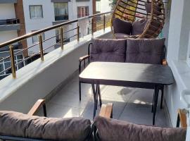 Balkonlu Lüks Eşyalı Aile Evi, apartamento en Sinope