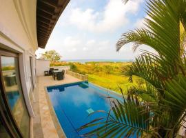 Relax Enjoy Upscale Villa Pristine Bay, cabaña o casa de campo en Roatán