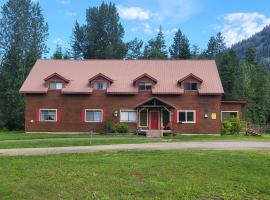 Hidden Bear Retreat Center, feriebolig i Clark Fork