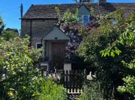 Characterful, Cosy Cotswold Cottage, Folly Cottage