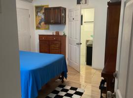 Centrally Located Room - 5, hotel v destinaci Port Antonio