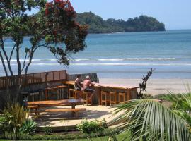 Beachfront Resort, hotel Whitiangában