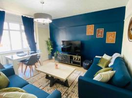 Family Marine Apartment with Sea View: Dawlish şehrinde bir otel