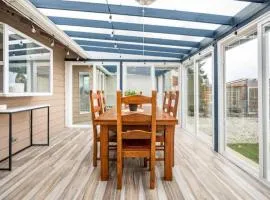 Shiny Rambler House with Spacious Solarium.