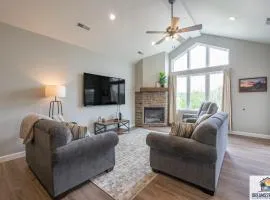 Luxury 3BR Condo - Stairs Required - Resort Amenities - FREE TICKETS INCLUDED - FHG-308