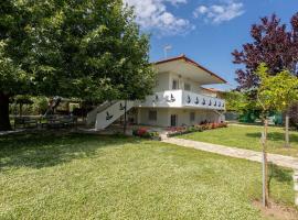 Spacious seaside house – hotel w mieście Nea Potidaea