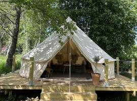 Glampingt&auml;lt, privat omr&aring;de, 3 mil utanf&ouml;r &Ouml;rebro, glamping em Fjugesta