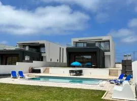 Luxury villas with heated pool & panoramic ocean & valley views