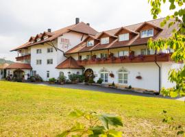 Sattelbogener Hof, hotel amb aparcament a Traitsching