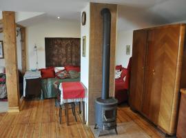 Cozy Mansard Condo, enjoy both - beach and center, Hotel in Liepāja