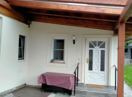 Ferienwohnung Trixi, hotel v destinaci Hollersbach im Pinzgau