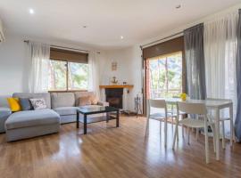Piscina, parking y relax!, appartement in Castelldefels