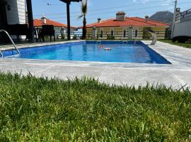 Black Pearl Private Villa with pool & Seaview, semesterboende i Turunç