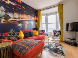 Sea view Ar Lan y Mor LUXURY APARTMENT, khách sạn sang trọng ở Aberystwyth