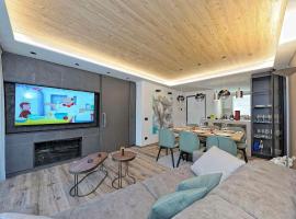 Lux Domotic Apt-Chalet Dolomites, cabin in Pinzolo