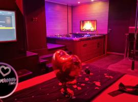 Loveroom Sexyloveroom, Cama e café (B&B) em Rivesaltes