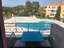 Les Issambres Superbe studio avec terrasse, hotel in Roquebrune-sur-Argens