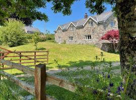 Maesyfelin Isaf B&B, hotel com estacionamento em Llanybyther