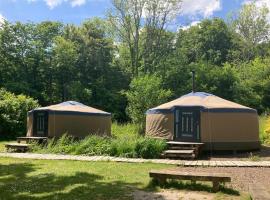 Barefoot Yurts, отель в городе Brede