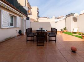 Apartamento con gran patio y excelente ubicación!, hotel in Mataró